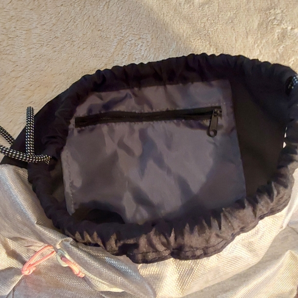 🌺 NEW ADIDAS Lightweight Poly Drawstring Backpack - Picture 9 of 12